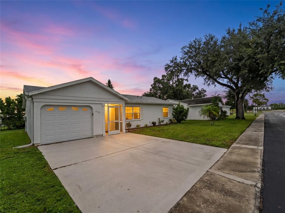 For Sale: $185,000 (2 beds, 2 baths, 912 Square Feet)