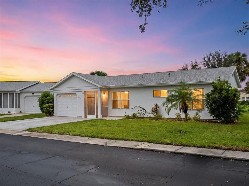 For Sale: $185,000 (2 beds, 2 baths, 912 Square Feet)