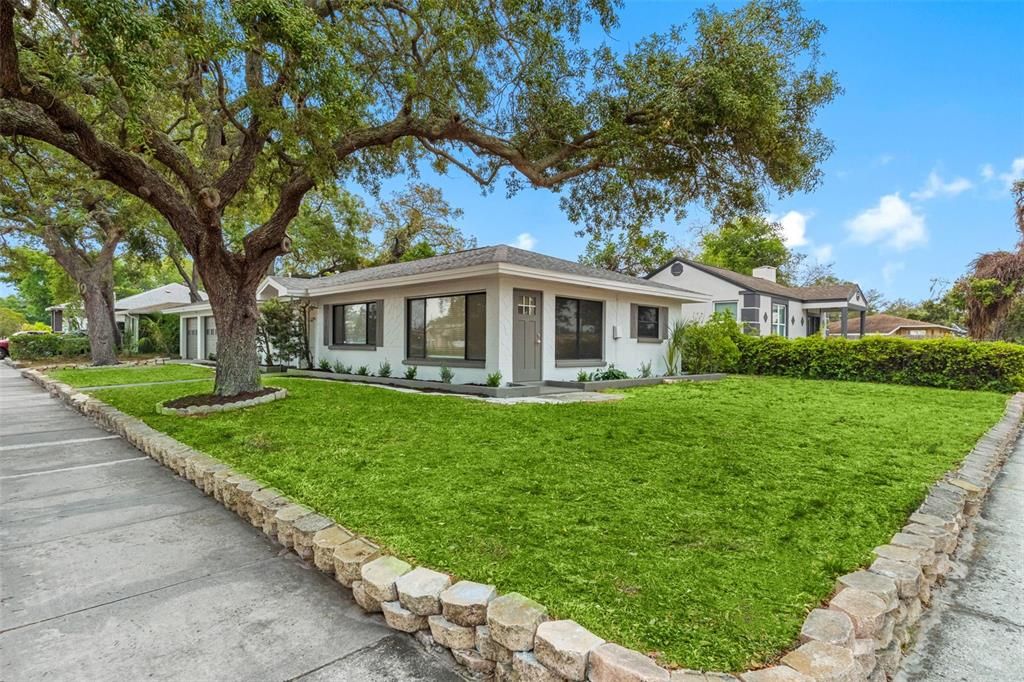For Sale: $479,990 (3 beds, 3 baths, 1549 Square Feet)