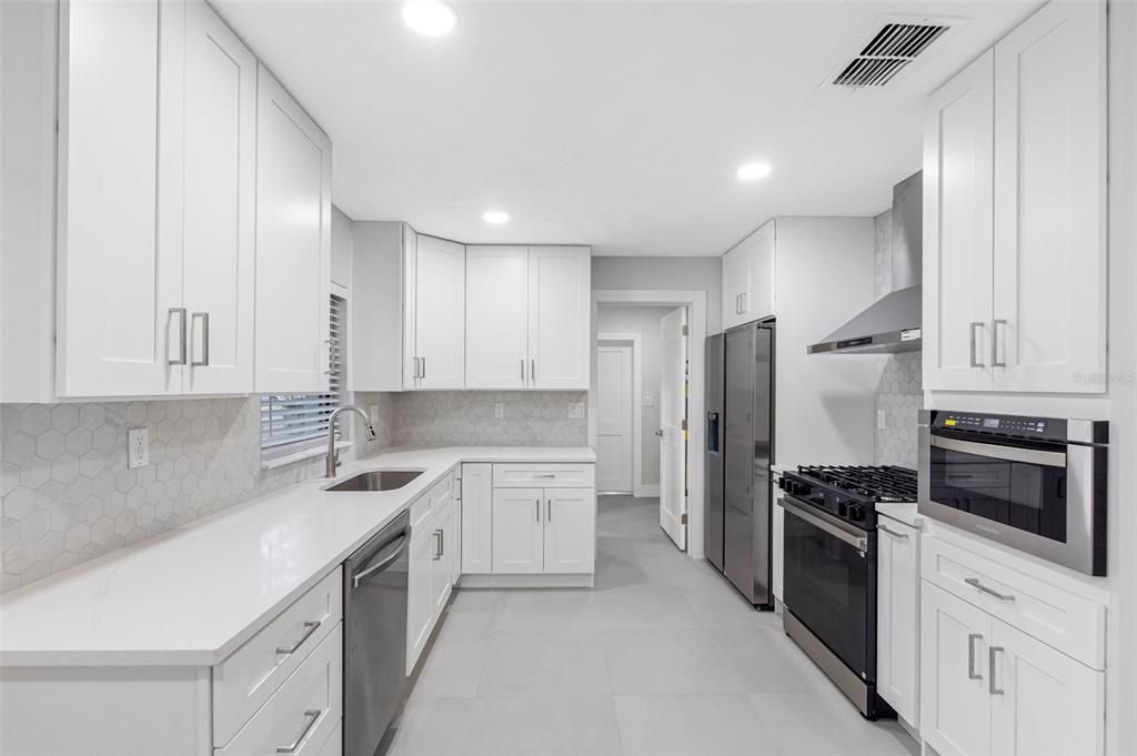 For Sale: $479,990 (3 beds, 3 baths, 1549 Square Feet)