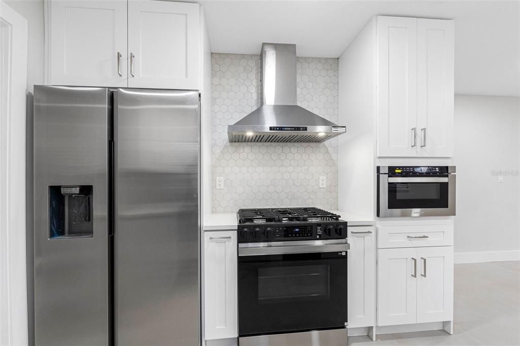 For Sale: $479,990 (3 beds, 3 baths, 1549 Square Feet)
