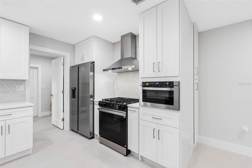 For Sale: $479,990 (3 beds, 3 baths, 1549 Square Feet)