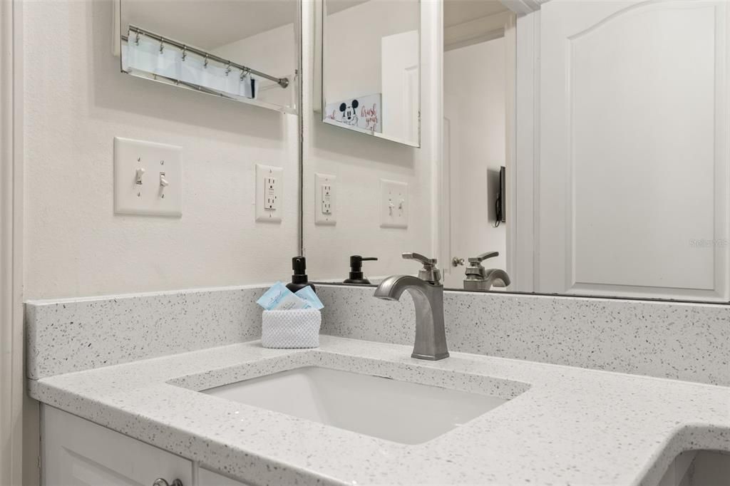 En Venta: $355,000 (3 camas, 2 baños, 1373 Pies cuadrados)
