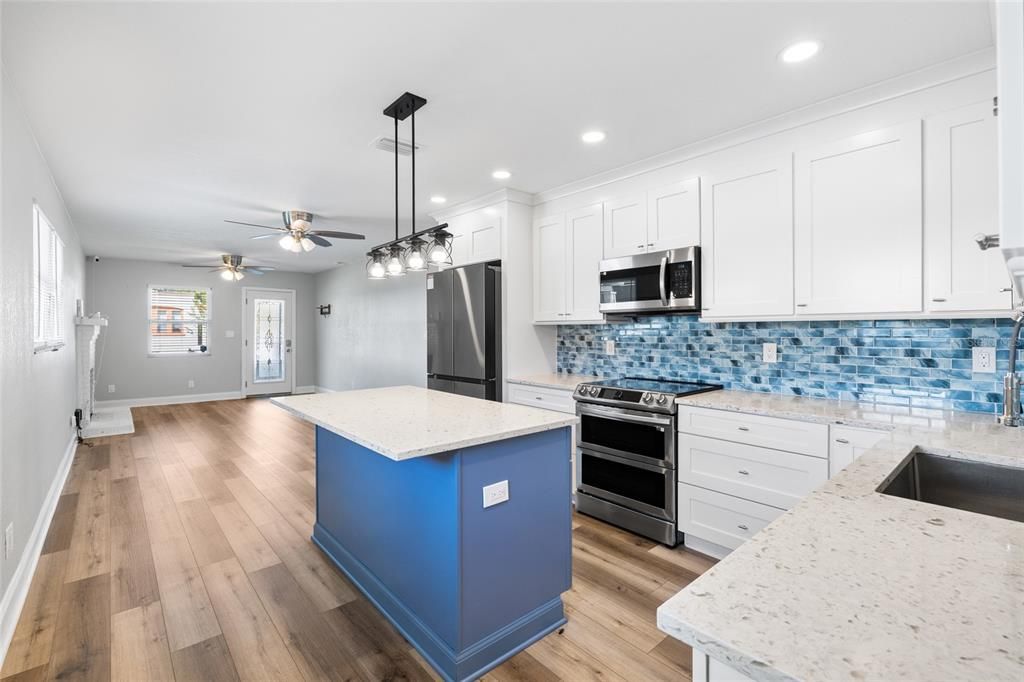 For Sale: $415,000 (3 beds, 2 baths, 1125 Square Feet)