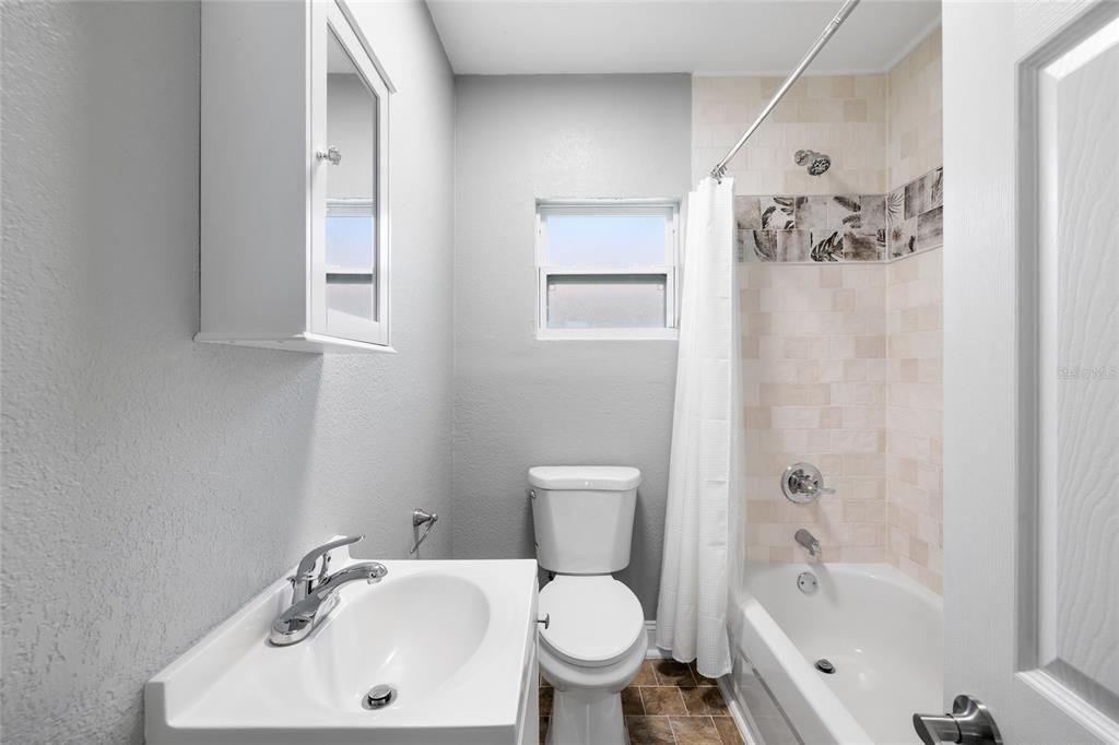 For Sale: $415,000 (3 beds, 2 baths, 1125 Square Feet)