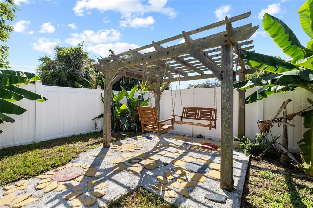 For Sale: $415,000 (3 beds, 2 baths, 1125 Square Feet)