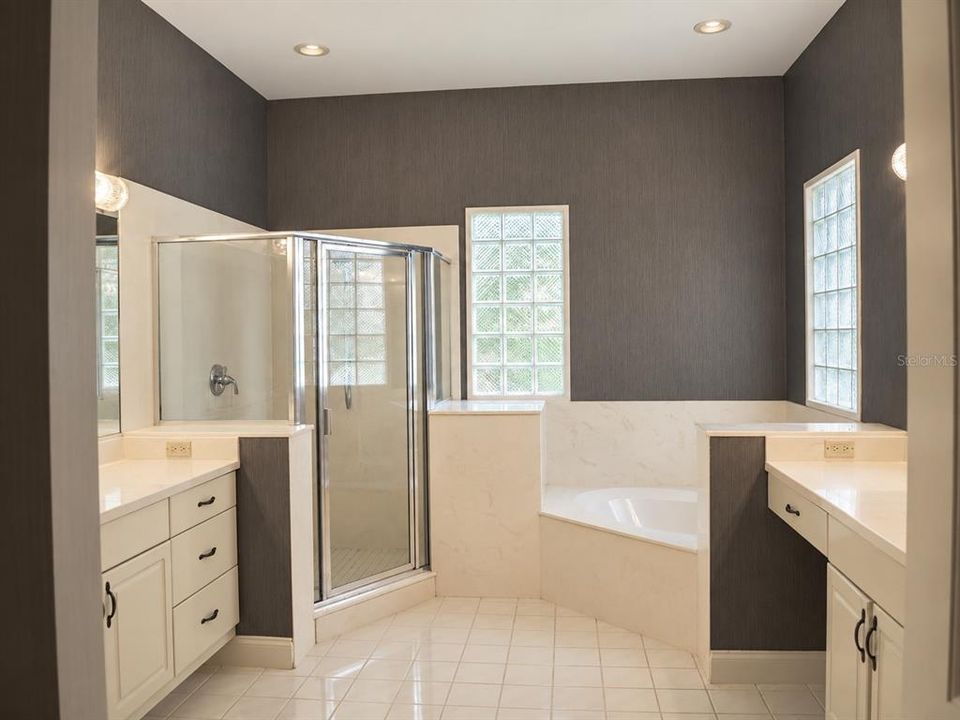 For Sale: $540,000 (4 beds, 2 baths, 2355 Square Feet)