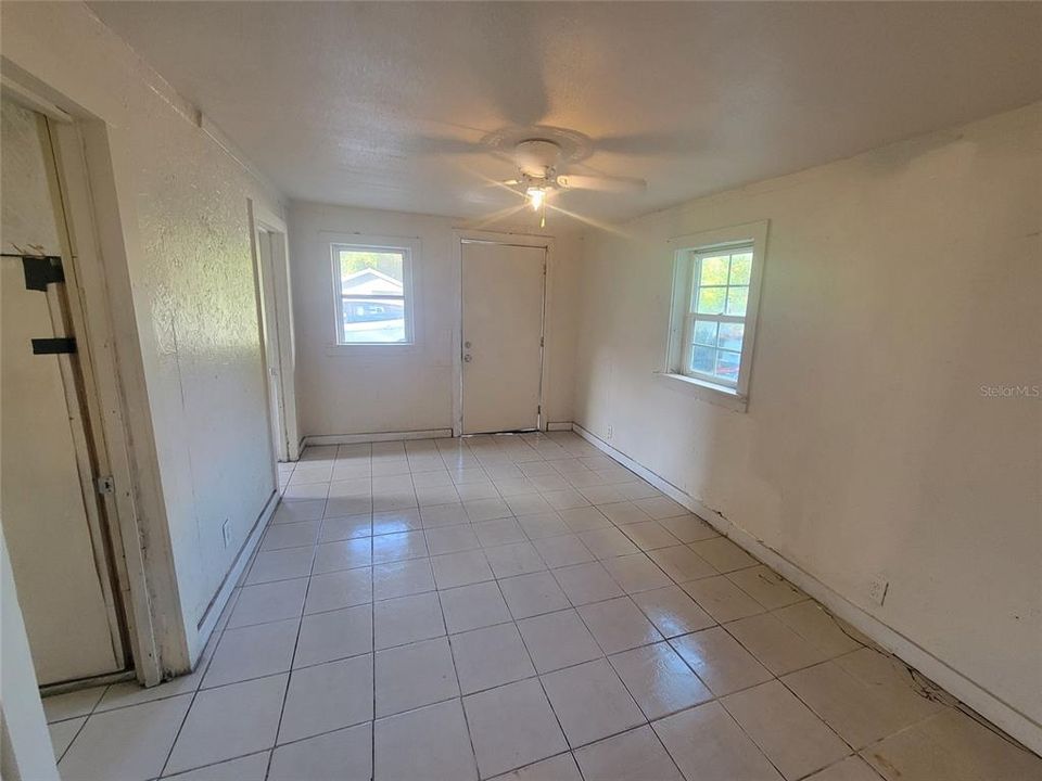 For Rent: $700 (2 beds, 1 baths, 530 Square Feet)
