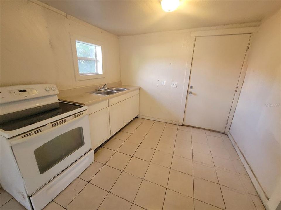 For Rent: $700 (2 beds, 1 baths, 530 Square Feet)