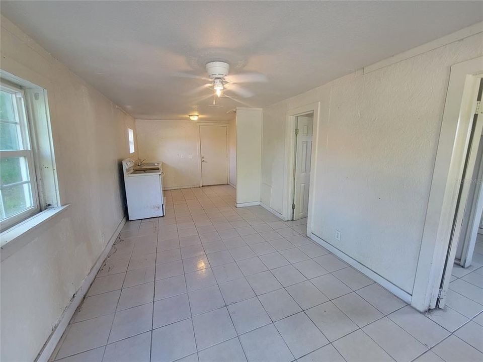 For Rent: $700 (2 beds, 1 baths, 530 Square Feet)