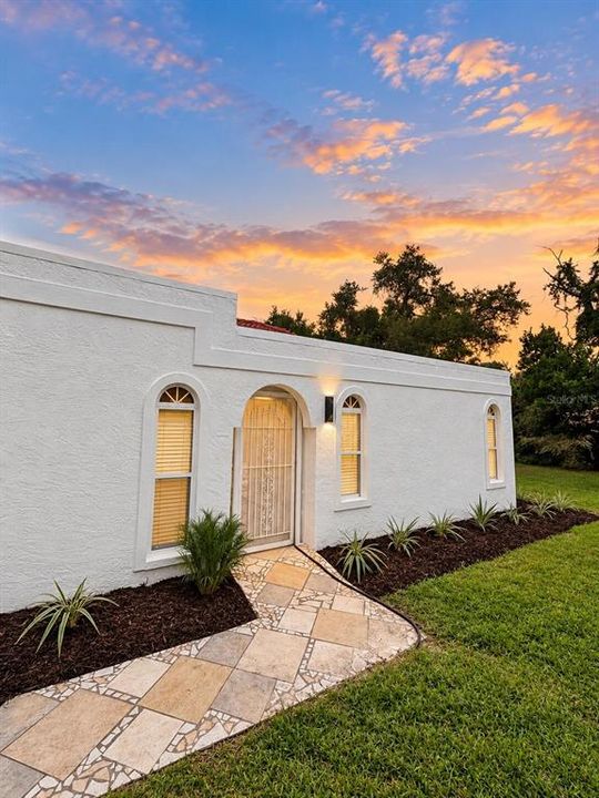 For Sale: $429,000 (3 beds, 2 baths, 1392 Square Feet)