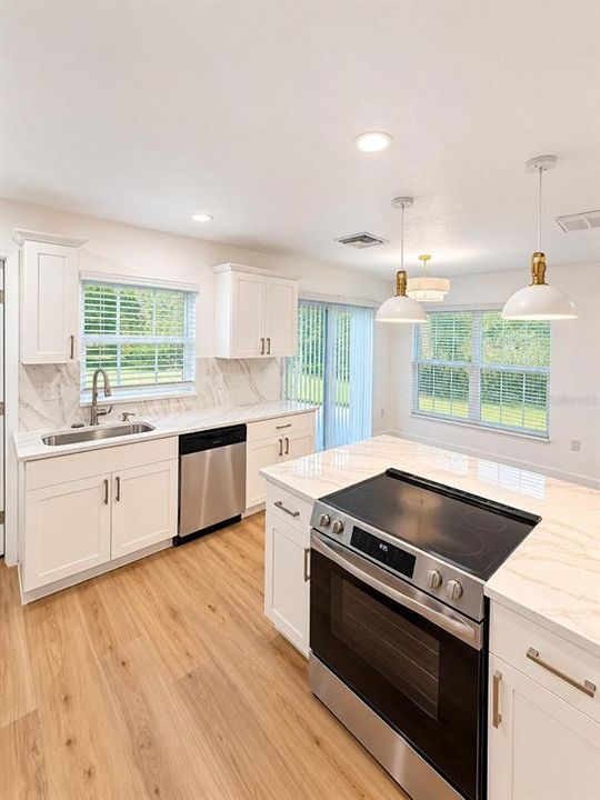 For Sale: $429,000 (3 beds, 2 baths, 1392 Square Feet)