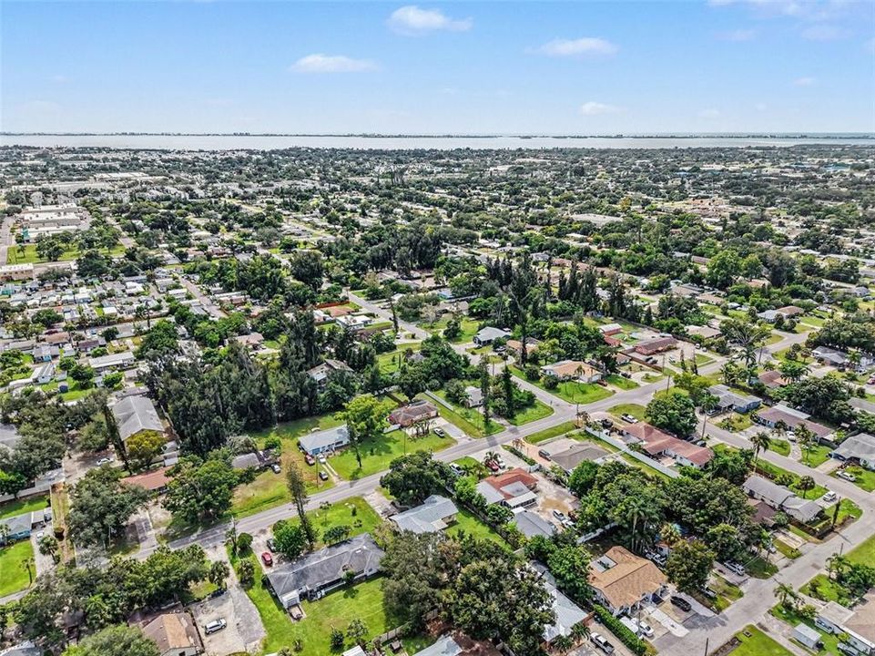 En Venta: $325,000 (3 camas, 3 baños, 2211 Pies cuadrados)