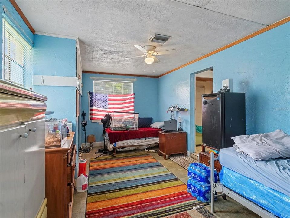 En Venta: $325,000 (3 camas, 3 baños, 2211 Pies cuadrados)