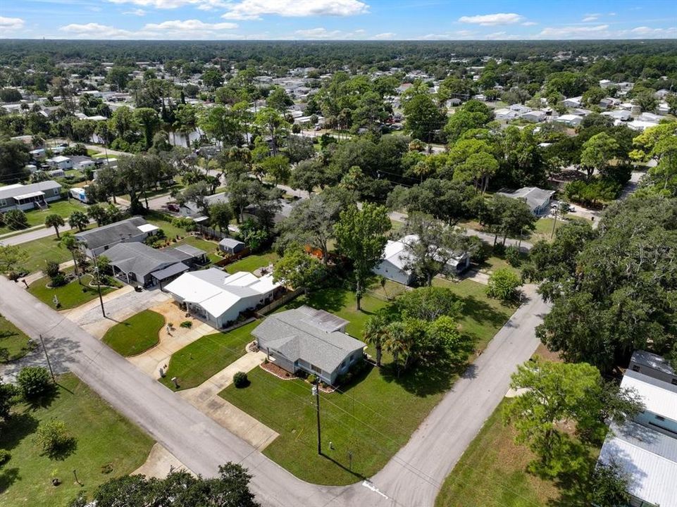 For Sale: $249,999 (2 beds, 1 baths, 922 Square Feet)