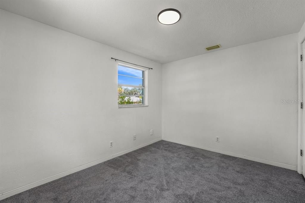For Sale: $249,999 (2 beds, 1 baths, 922 Square Feet)