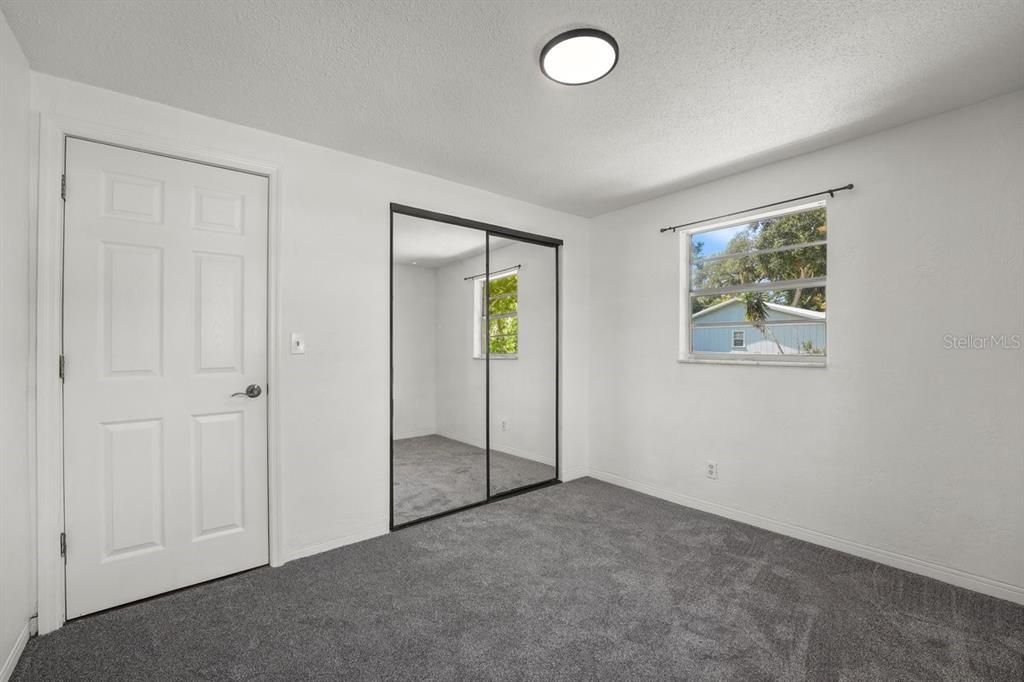 For Sale: $249,999 (2 beds, 1 baths, 922 Square Feet)
