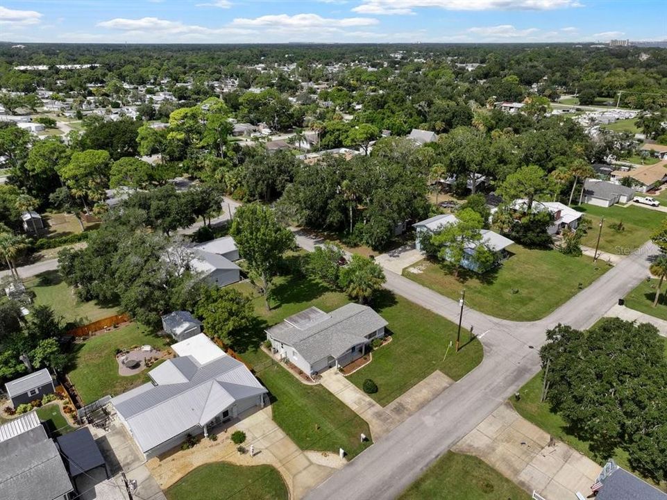 For Sale: $249,999 (2 beds, 1 baths, 922 Square Feet)