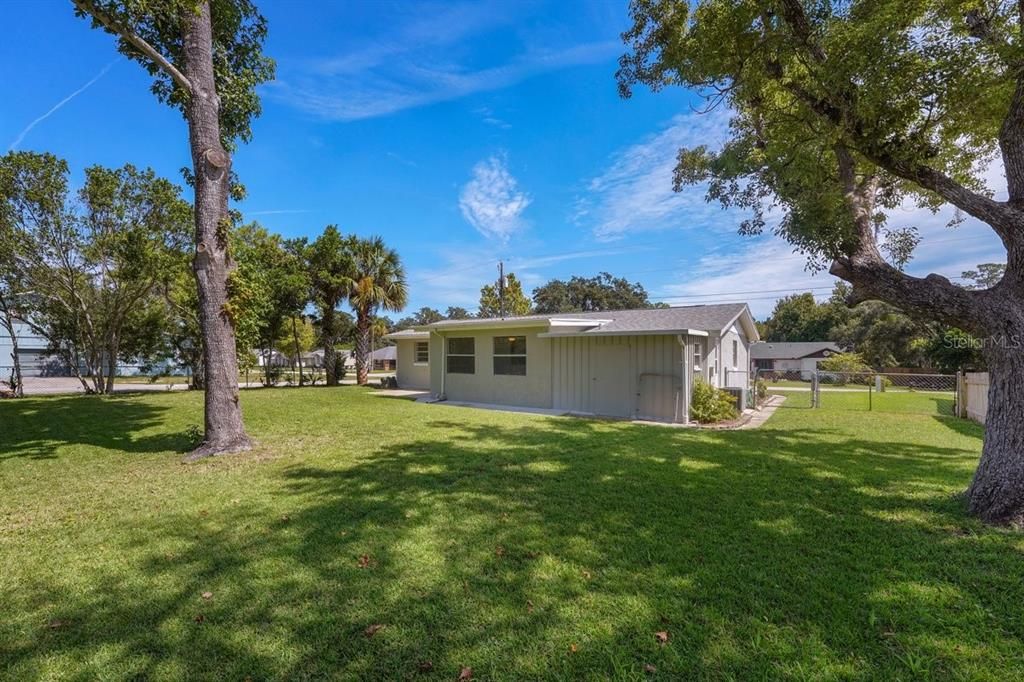 For Sale: $249,999 (2 beds, 1 baths, 922 Square Feet)