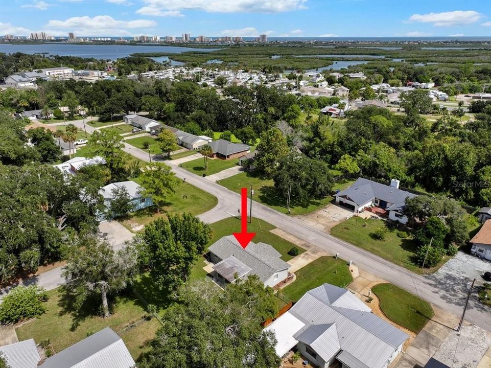 For Sale: $249,999 (2 beds, 1 baths, 922 Square Feet)