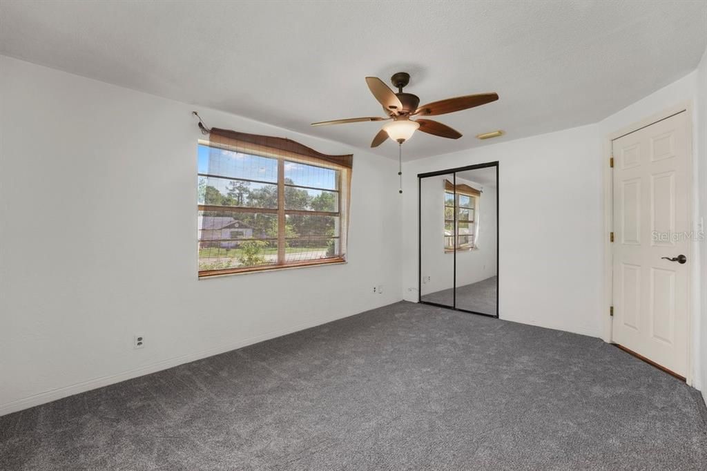 For Sale: $249,999 (2 beds, 1 baths, 922 Square Feet)