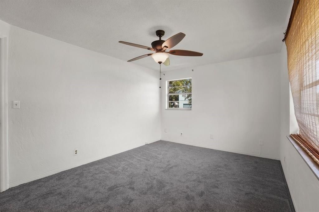 For Sale: $249,999 (2 beds, 1 baths, 922 Square Feet)