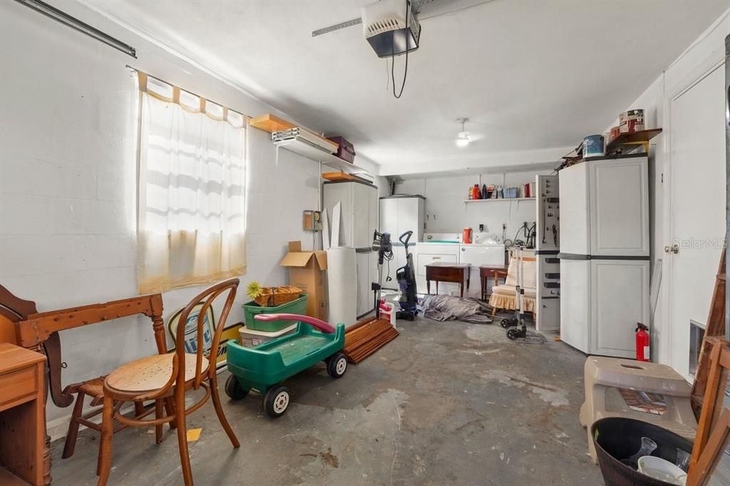 For Sale: $249,999 (2 beds, 1 baths, 922 Square Feet)