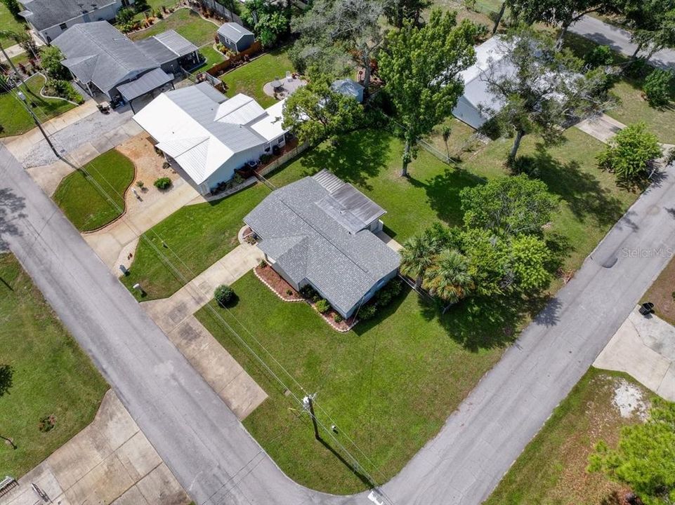 For Sale: $249,999 (2 beds, 1 baths, 922 Square Feet)