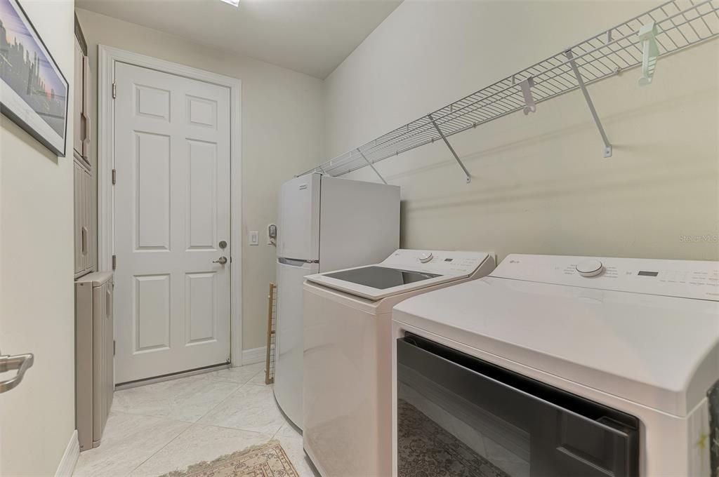 For Sale: $359,700 (3 beds, 2 baths, 1972 Square Feet)