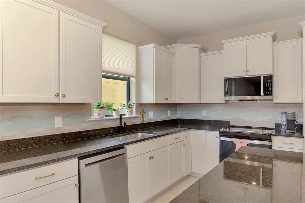 For Sale: $359,700 (3 beds, 2 baths, 1972 Square Feet)