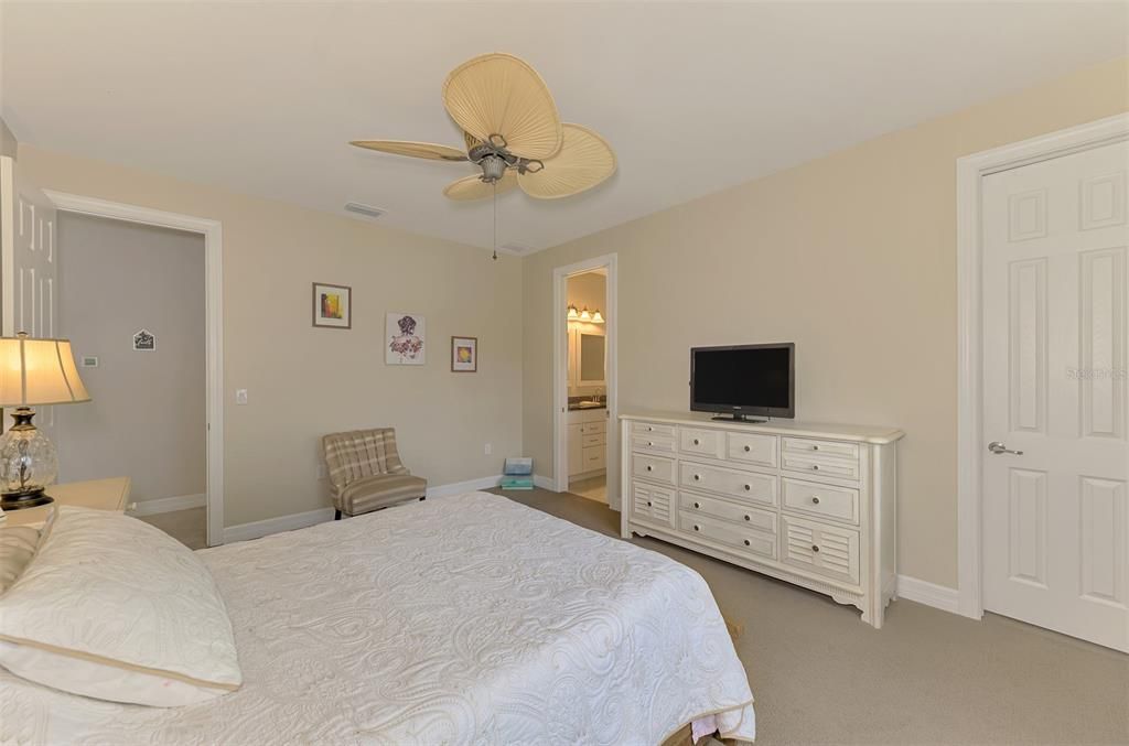 For Sale: $359,700 (3 beds, 2 baths, 1972 Square Feet)