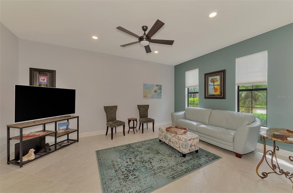 For Sale: $359,700 (3 beds, 2 baths, 1972 Square Feet)
