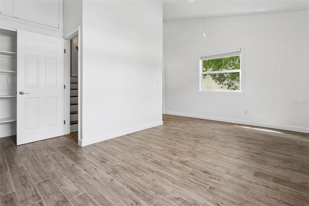 На продажу: $329,000 (2 спален, 1 ванн, 1164 Квадратных фут)