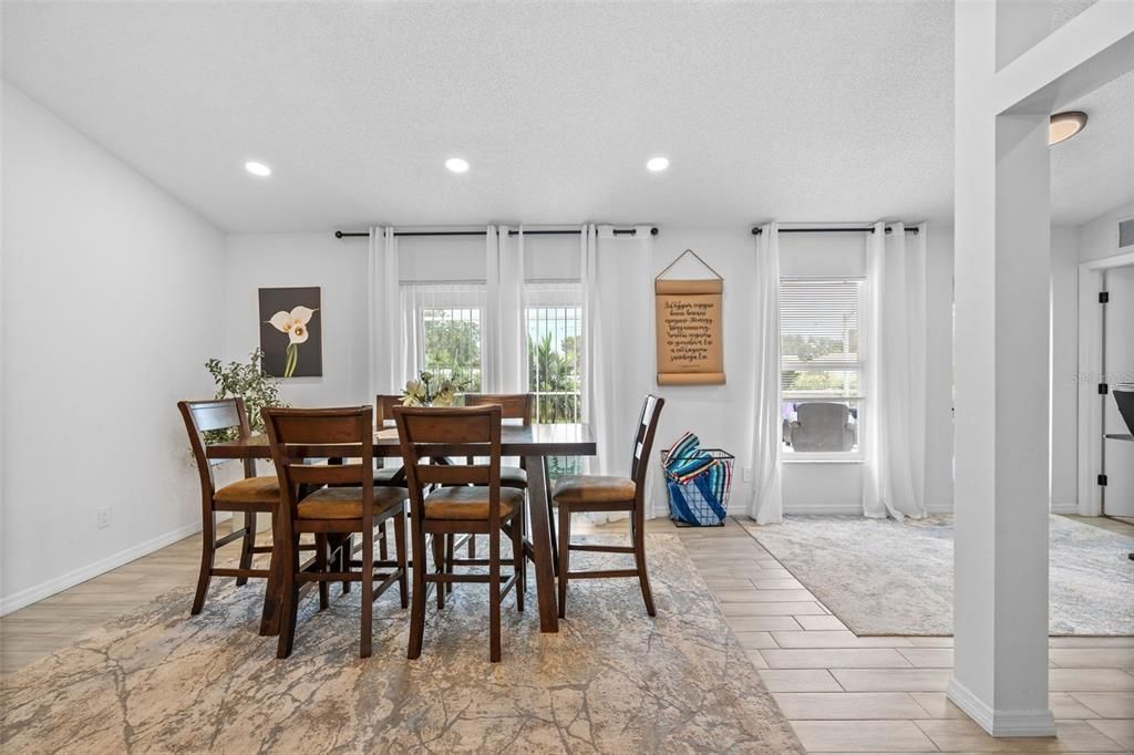 En Venta: $419,900 (3 camas, 2 baños, 1372 Pies cuadrados)