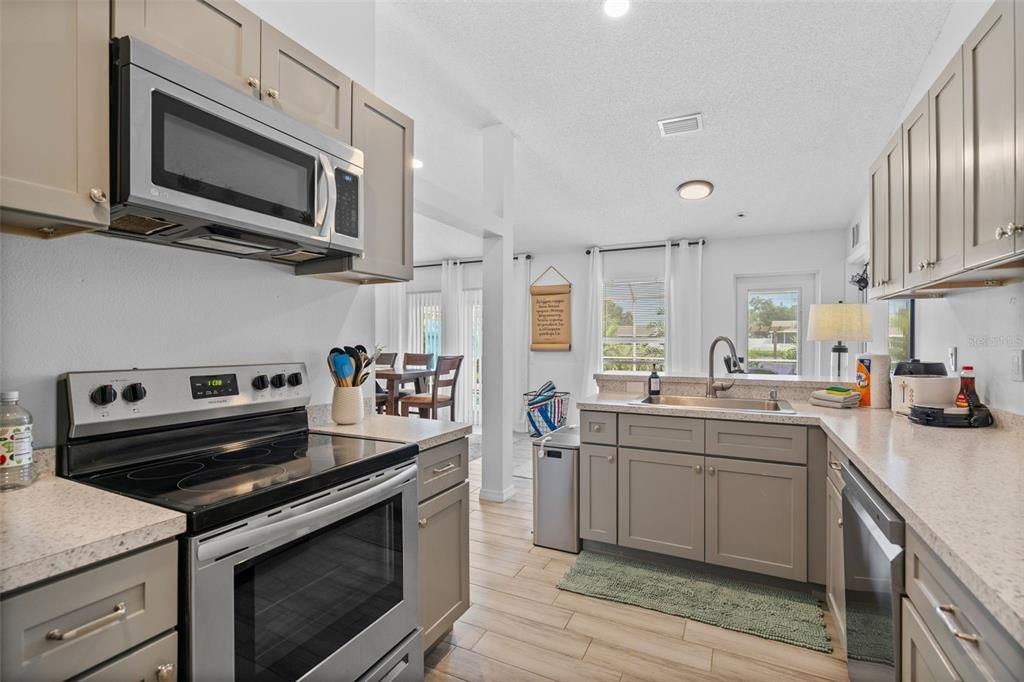 En Venta: $419,900 (3 camas, 2 baños, 1372 Pies cuadrados)