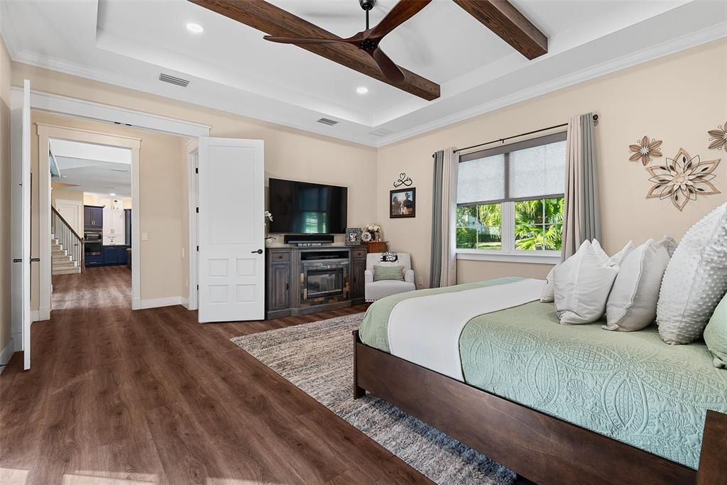 En Venta: $829,900 (5 camas, 4 baños, 3644 Pies cuadrados)