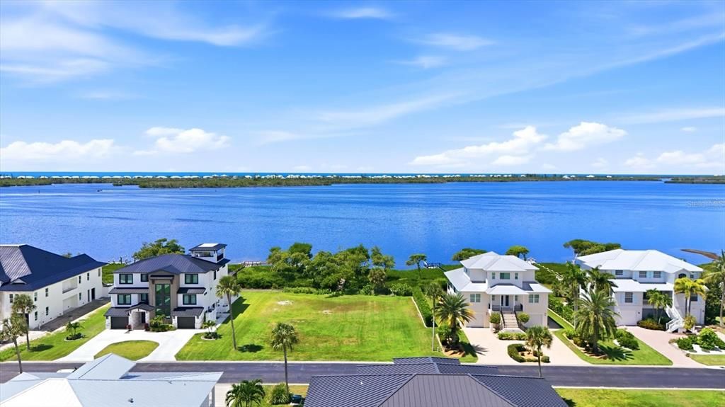 For Sale: $725,000 (0.39 acres)