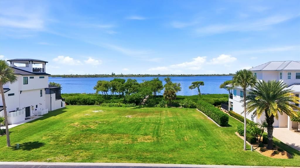 For Sale: $725,000 (0.39 acres)