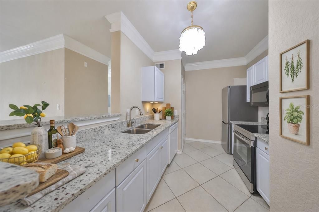 For Sale: $205,000 (1 beds, 1 baths, 929 Square Feet)