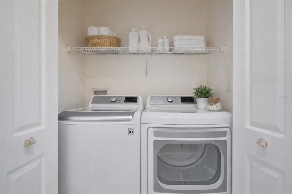 For Sale: $205,000 (1 beds, 1 baths, 929 Square Feet)