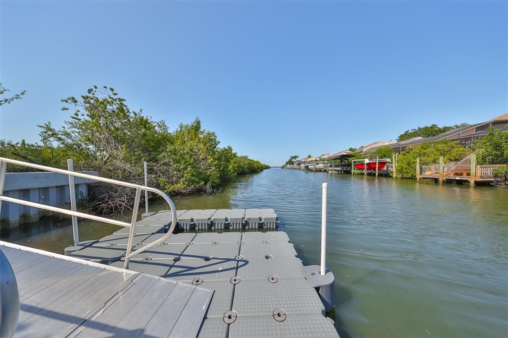 For Sale: $205,000 (1 beds, 1 baths, 929 Square Feet)