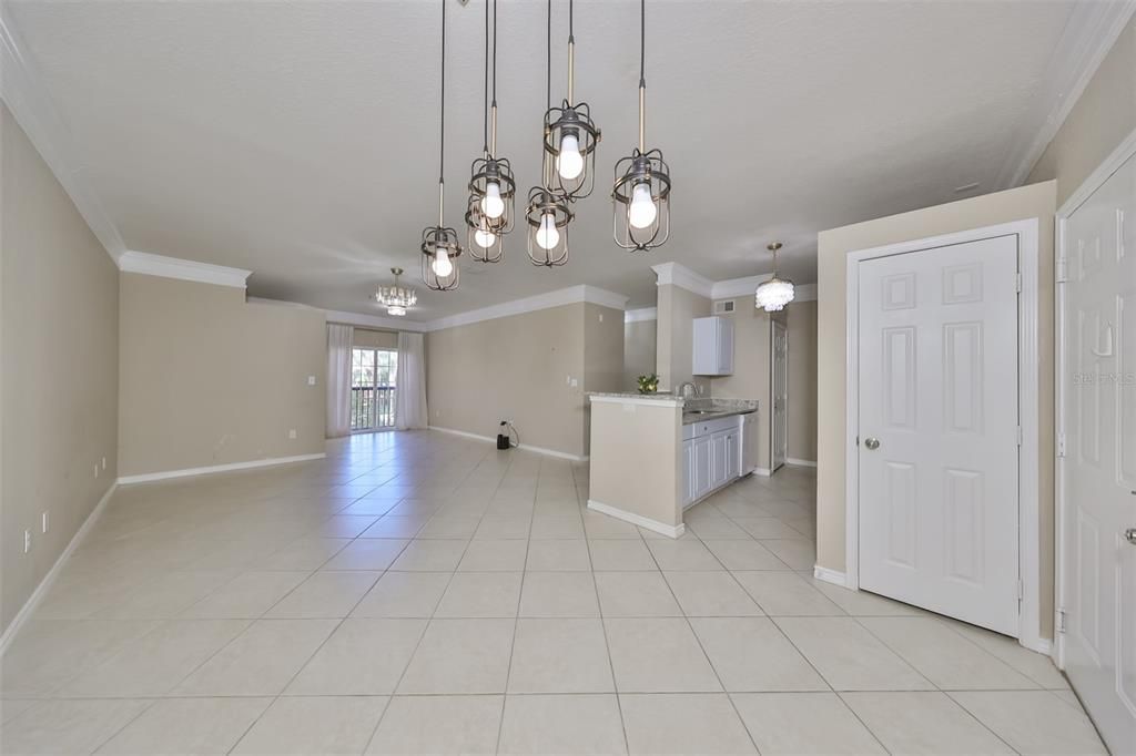 For Sale: $205,000 (1 beds, 1 baths, 929 Square Feet)