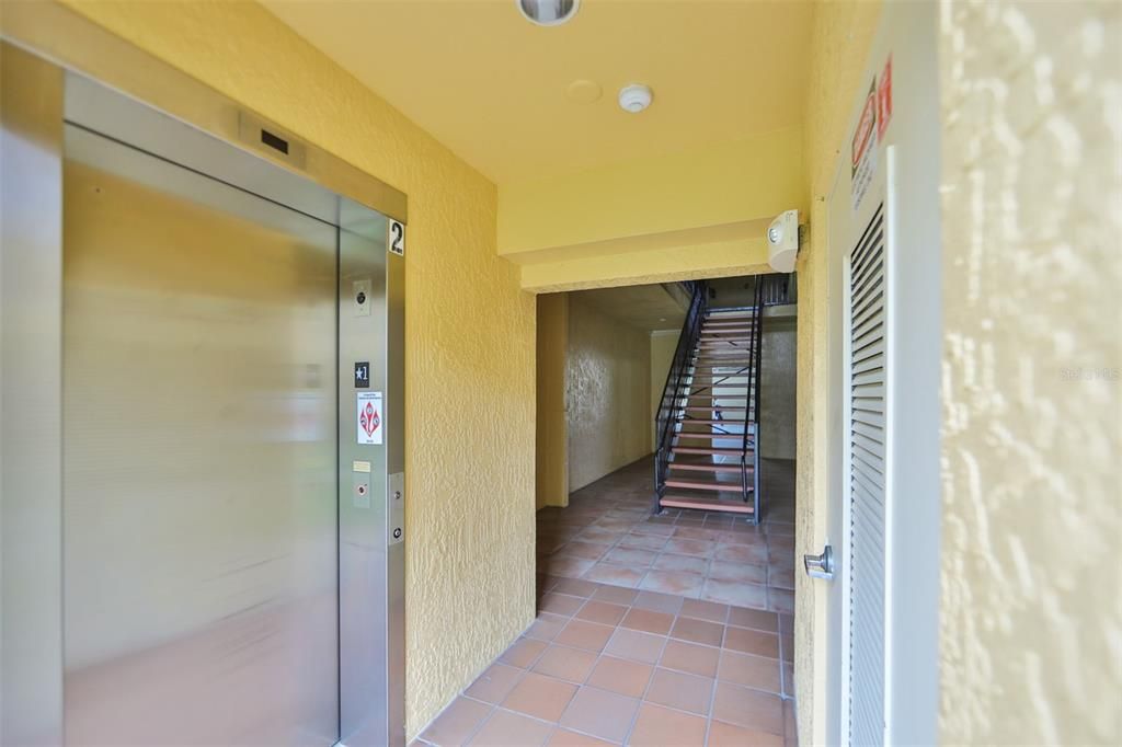 For Sale: $205,000 (1 beds, 1 baths, 929 Square Feet)
