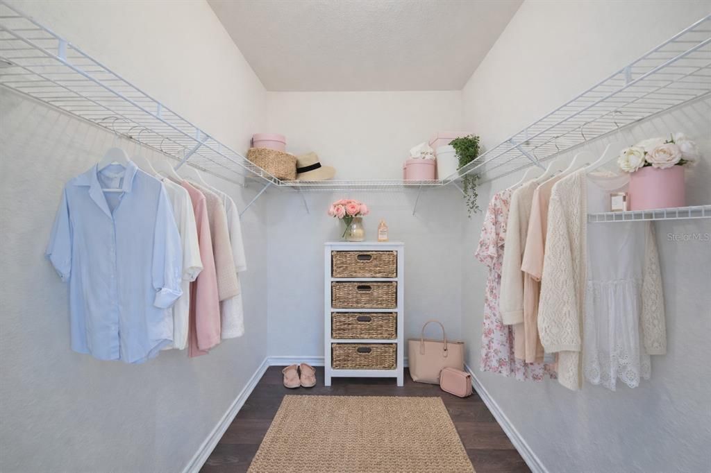 For Sale: $205,000 (1 beds, 1 baths, 929 Square Feet)
