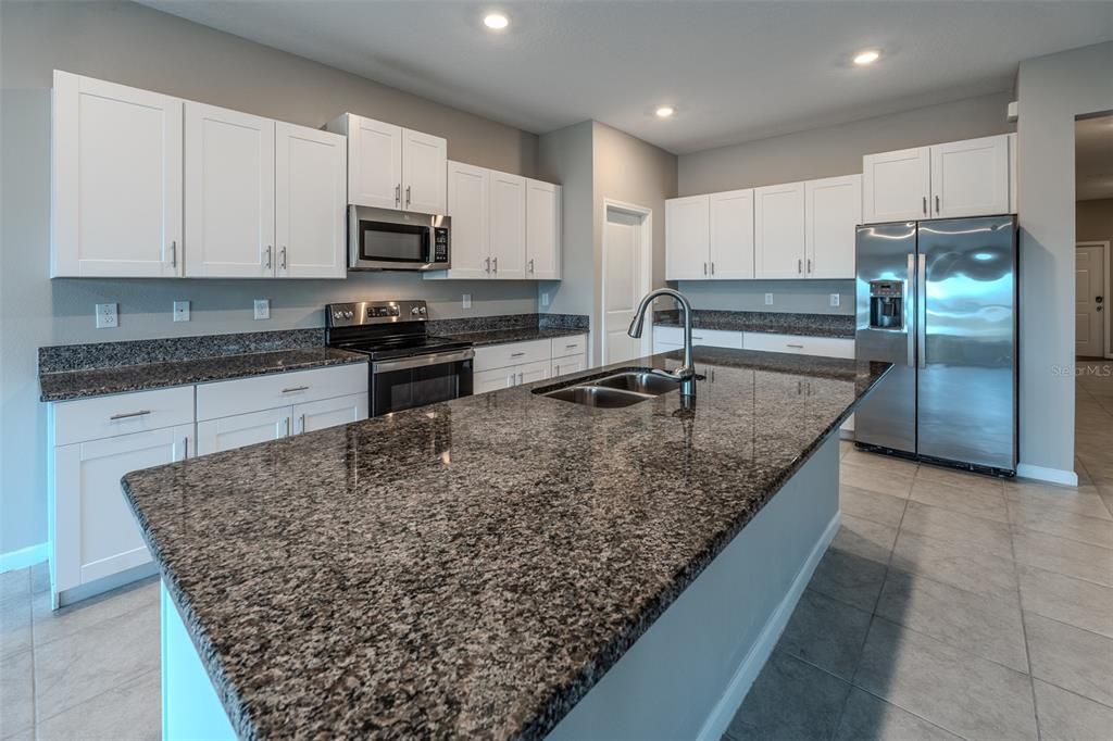 For Sale: $405,000 (4 beds, 3 baths, 2598 Square Feet)