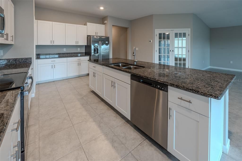 For Sale: $405,000 (4 beds, 3 baths, 2598 Square Feet)