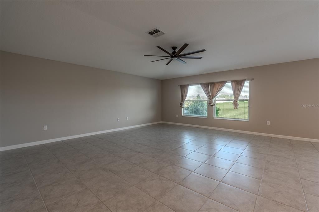 For Sale: $405,000 (4 beds, 3 baths, 2598 Square Feet)
