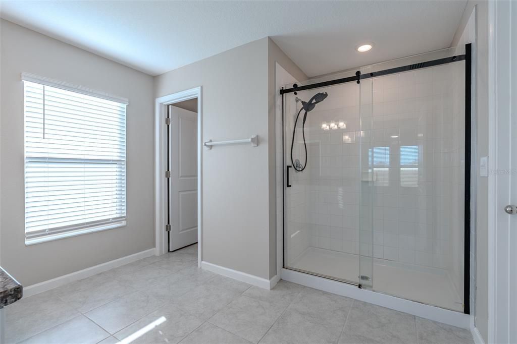 For Sale: $405,000 (4 beds, 3 baths, 2598 Square Feet)