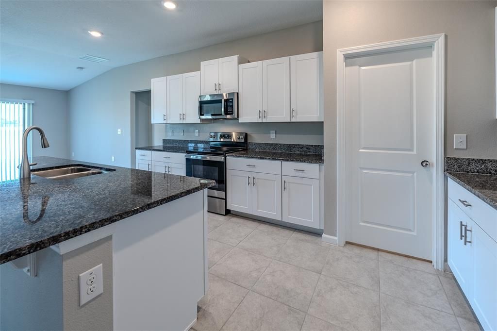 For Sale: $405,000 (4 beds, 3 baths, 2598 Square Feet)