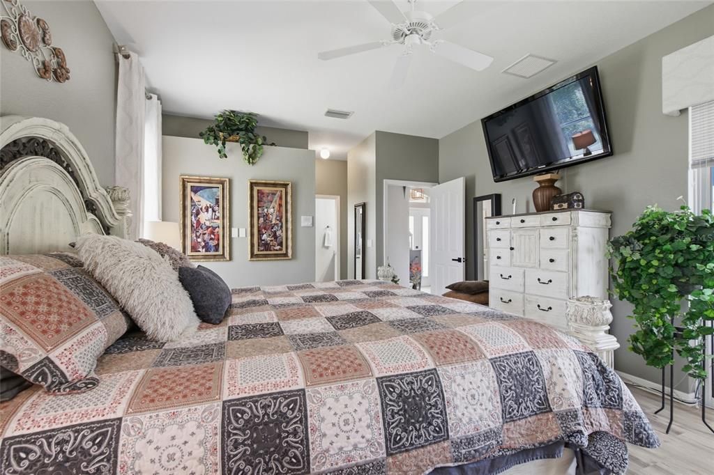 For Sale: $424,900 (3 beds, 2 baths, 1531 Square Feet)